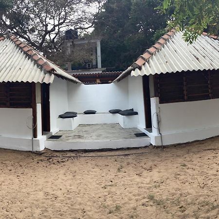 Upali Beach Surf Resort & Cafe Arugam Bay Eksteriør billede